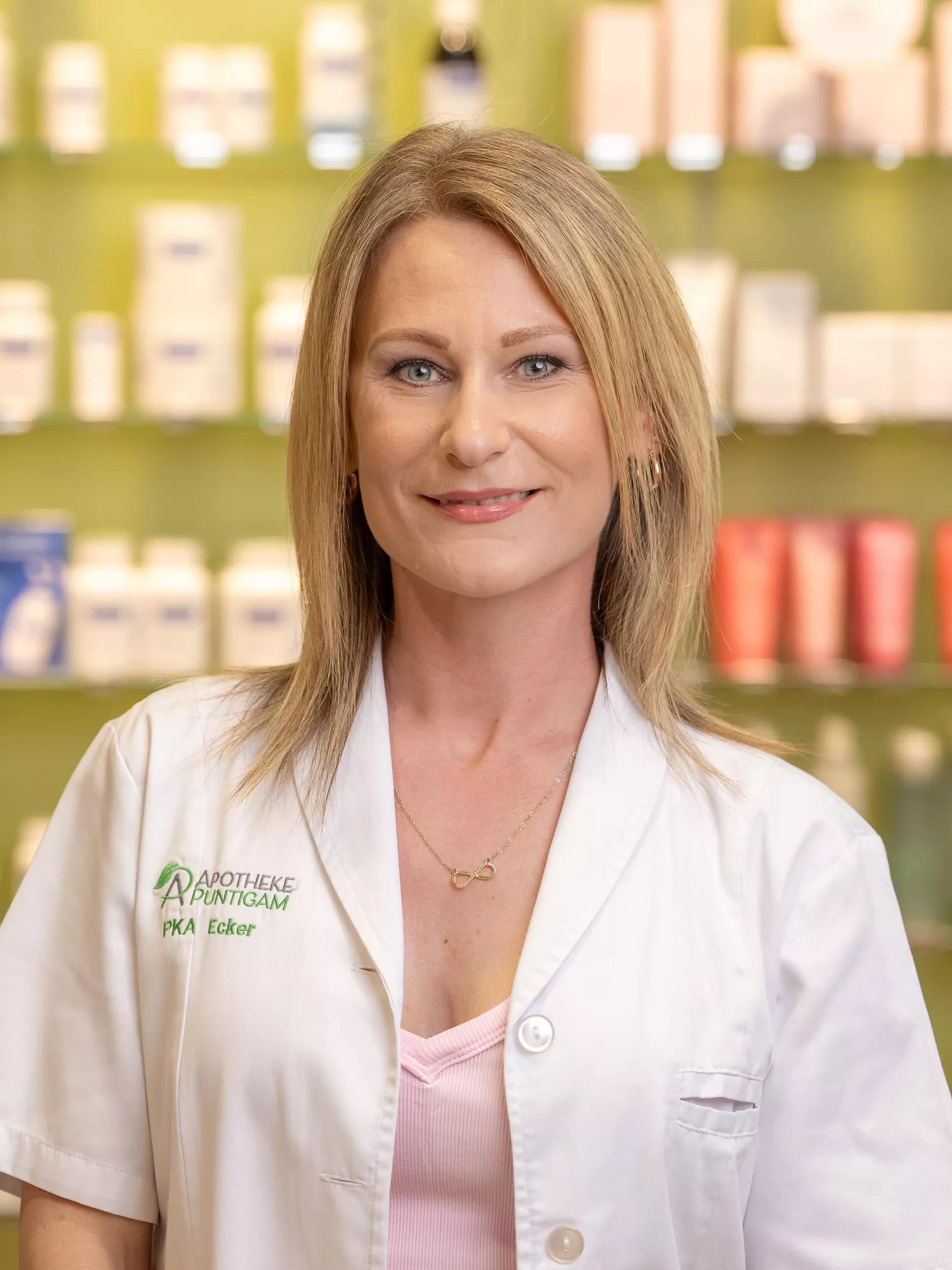 Bettina Ecker – PKA in der Apotheke Puntigam