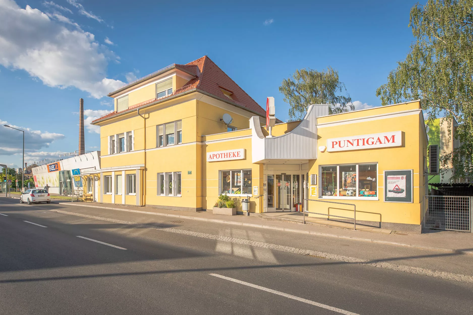 Außenansicht der Apotheke Puntigam in der Triester Straße 373