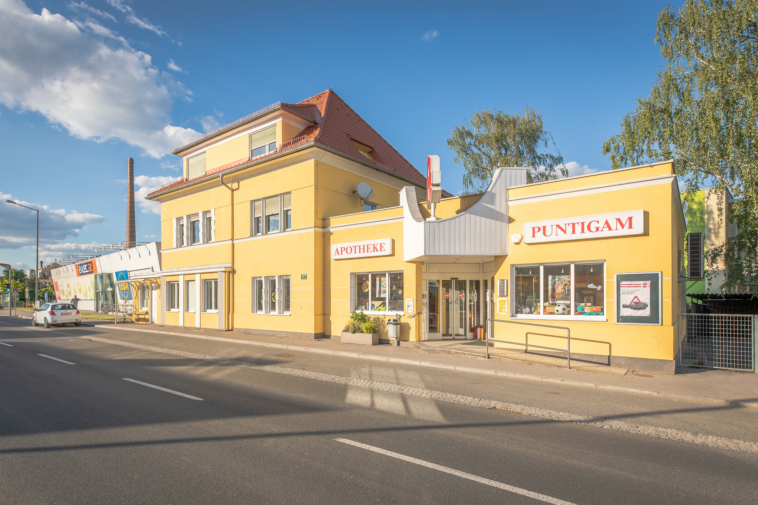 Apotheke Puntigam – Außenansicht in der Triester Straße 373, Graz